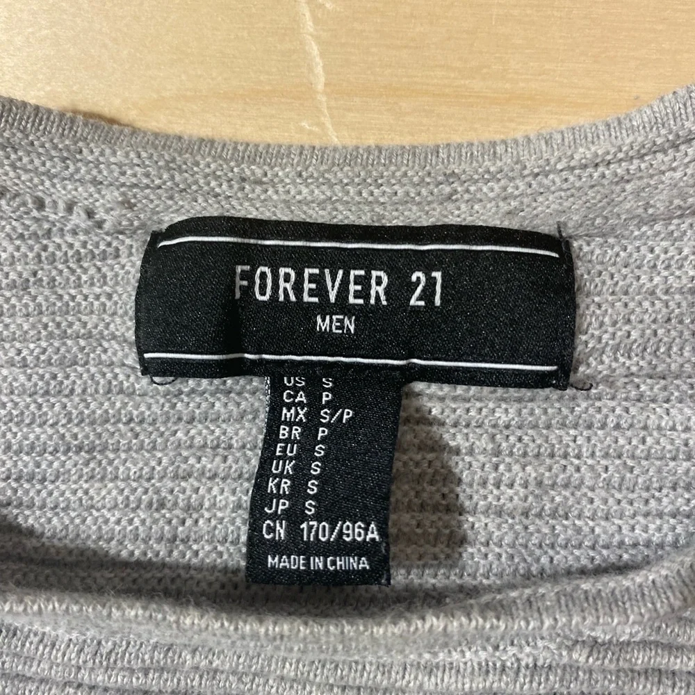 Forever 21 Sweater Size Small (AO)